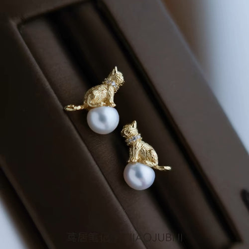 Pendientes de perlas de agua dulce Pendientes con diseño de gato sentado en una perla Pin de plata